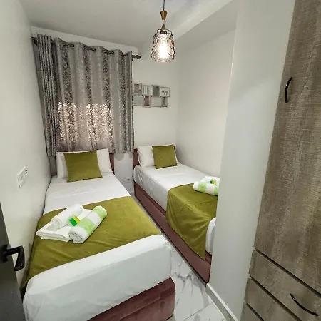 Evans Realty Ce Moderno Espacioso דירה פואנגירולה